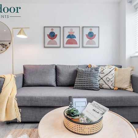 Milton Keynes Apartments, Sleeps Up To 5, Free Parking, Free Wifi & Movies, 7 Mins Drive To Milton Keynes Central Station For Direct Trains To London & The North Zewnętrze zdjęcie