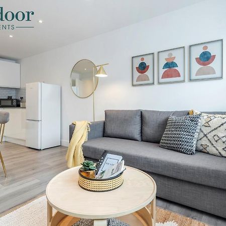 Milton Keynes Apartments, Sleeps Up To 5, Free Parking, Free Wifi & Movies, 7 Mins Drive To Milton Keynes Central Station For Direct Trains To London & The North Zewnętrze zdjęcie
